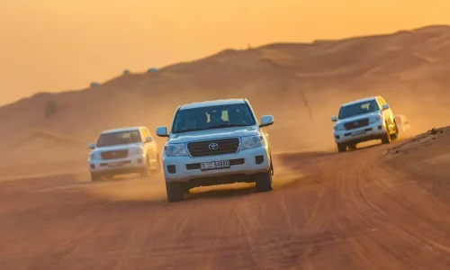 land cruisers in dubai desert