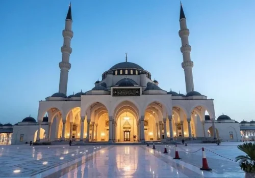 sharjah mosque evening view